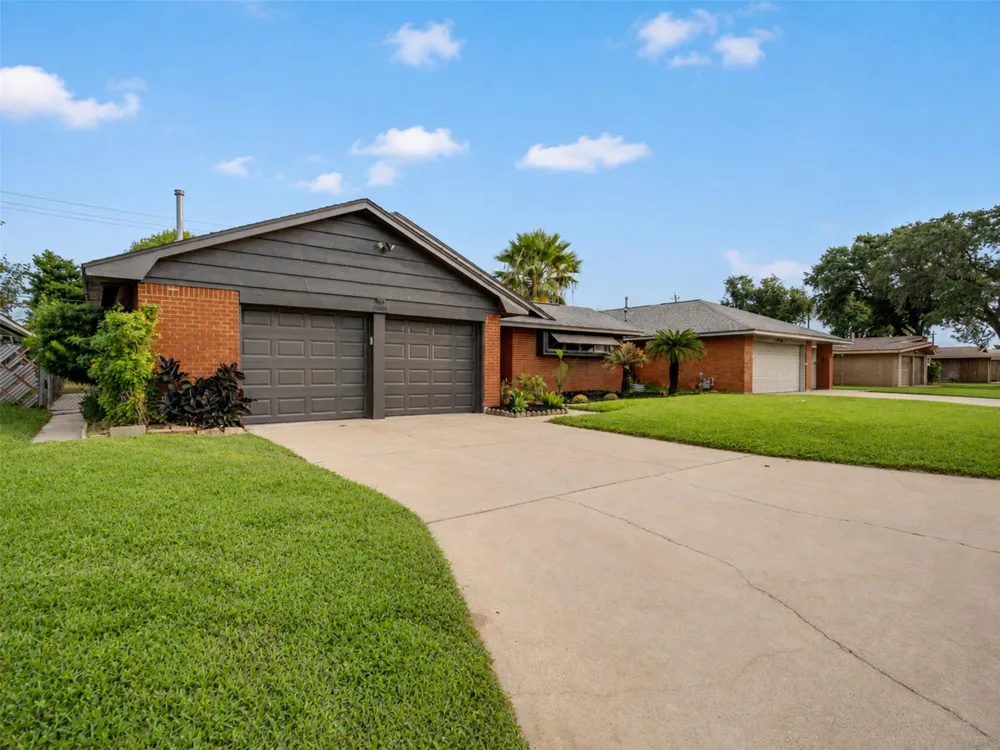 6614 Golf Crest Drive Galveston, TX 77551