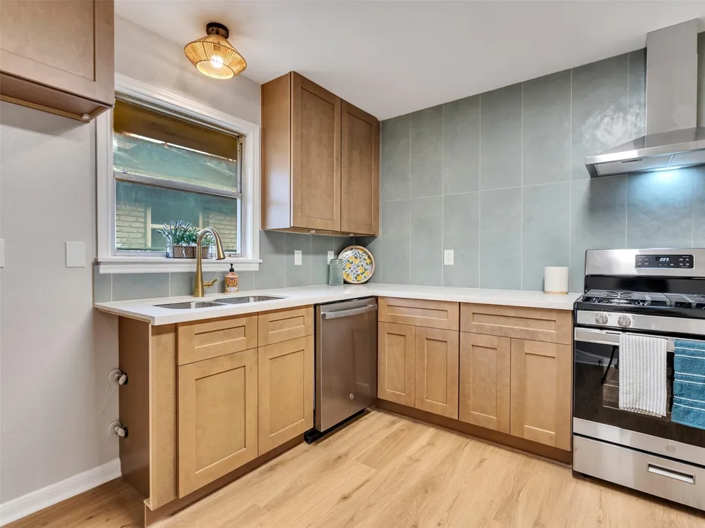 6614 Golf Crest Drive Galveston, TX 77551
