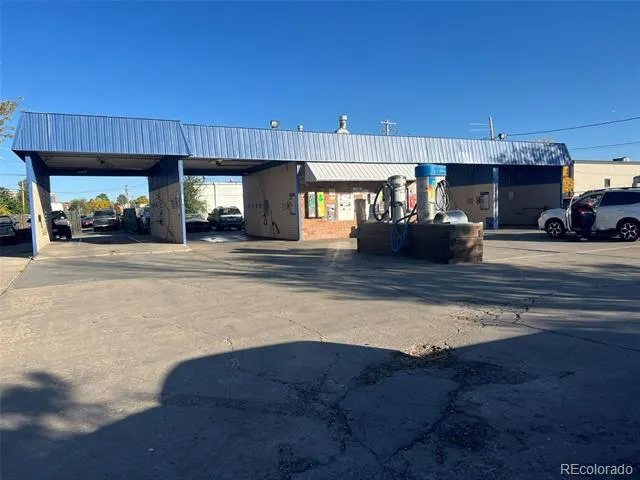 1530 Kingston Street Aurora, CO 80010