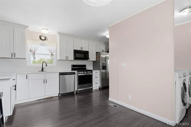 15814 colfax ave Aurora, CO 80011