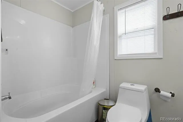 15814 colfax ave Aurora, CO 80011