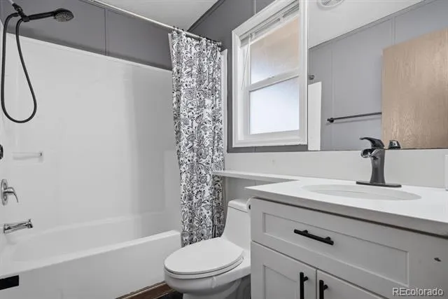15814 colfax ave Aurora, CO 80011