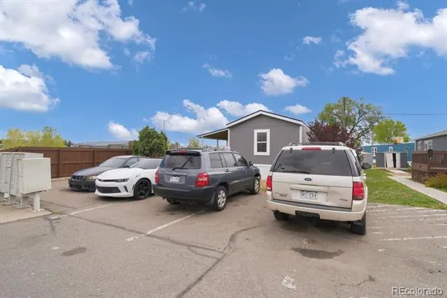 15814 colfax ave Aurora, CO 80011
