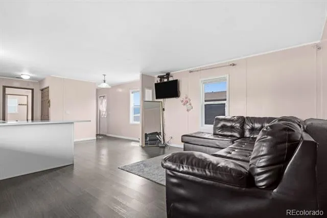 15814 colfax ave Aurora, CO 80011