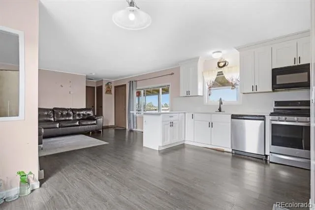 15814 colfax ave Aurora, CO 80011
