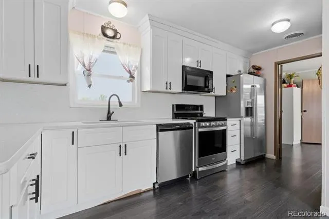 15814 colfax ave Aurora, CO 80011