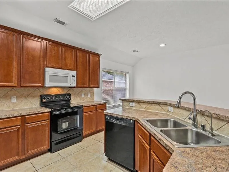 6507 Canyon Mist Lane Dickinson, TX 77539