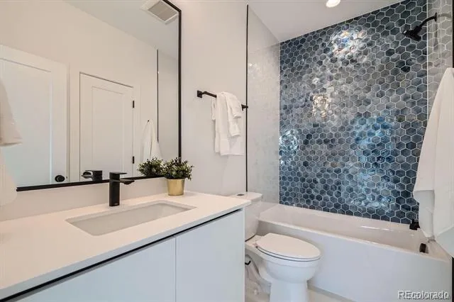 2148 Applewood Drive Lakewood, CO 80215