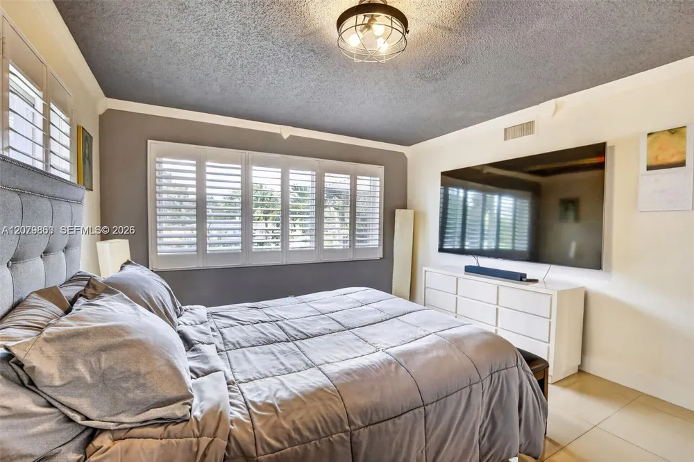 8941 S Hollybrook Blvd #205 Pembroke Pines, FL 33025