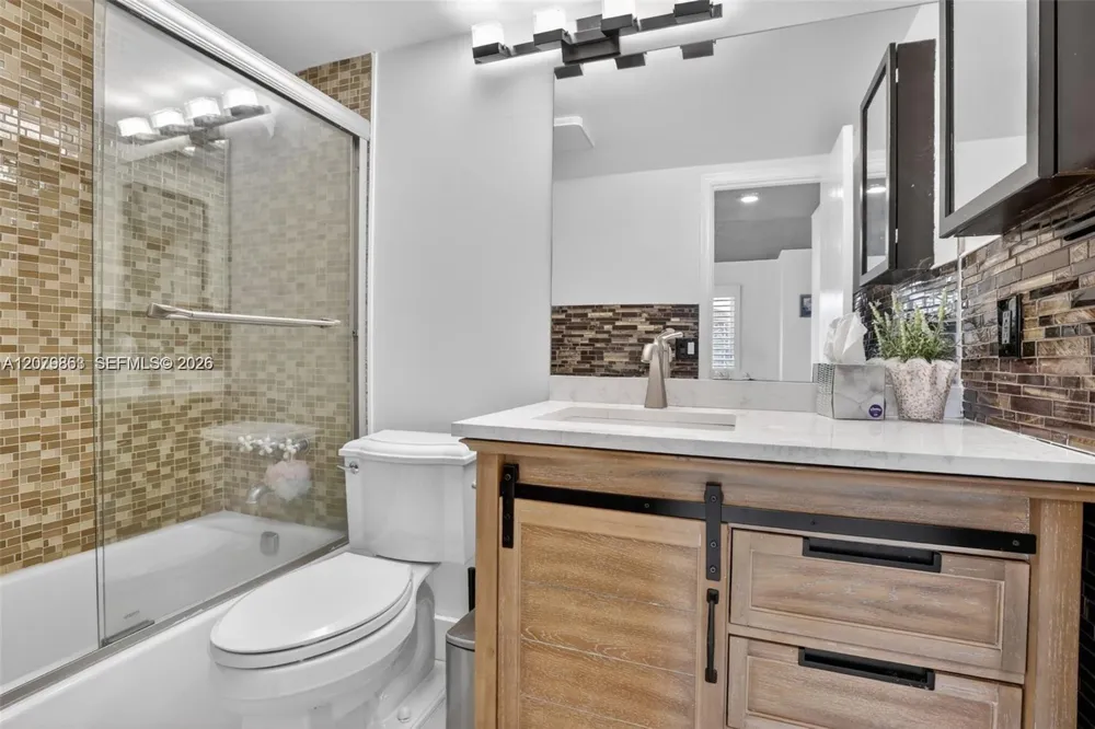 8941 S Hollybrook Blvd #205 Pembroke Pines, FL 33025