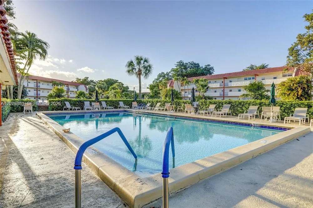 8941 S Hollybrook Blvd #205 Pembroke Pines, FL 33025