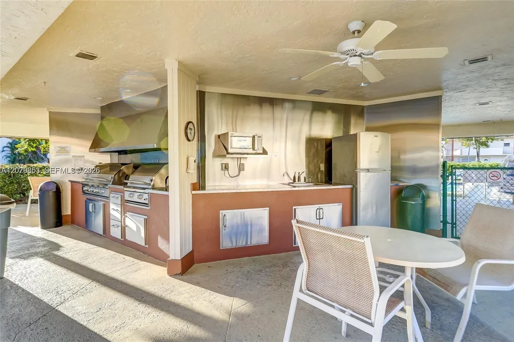 8941 S Hollybrook Blvd #205 Pembroke Pines, FL 33025