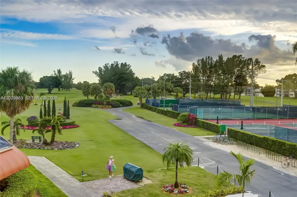 8941 S Hollybrook Blvd #205 Pembroke Pines, FL 33025