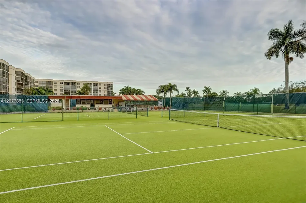 8941 S Hollybrook Blvd #205 Pembroke Pines, FL 33025