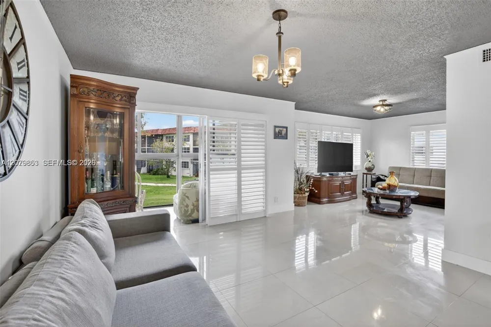 8941 S Hollybrook Blvd #205 Pembroke Pines, FL 33025