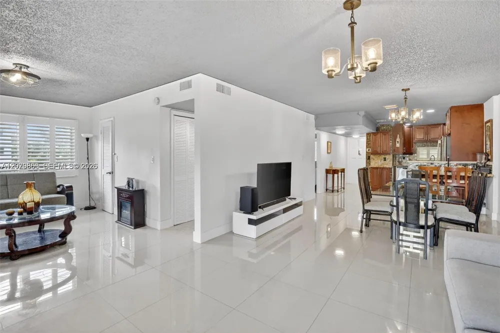 8941 S Hollybrook Blvd #205 Pembroke Pines, FL 33025