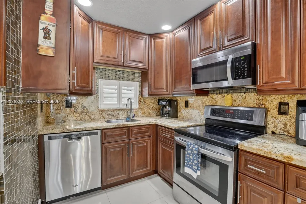 8941 S Hollybrook Blvd #205 Pembroke Pines, FL 33025