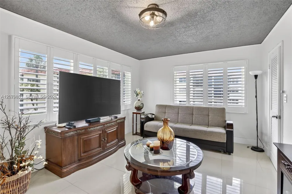 8941 S Hollybrook Blvd #205 Pembroke Pines, FL 33025