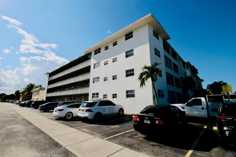 211 NE 8TH AVENUE #208