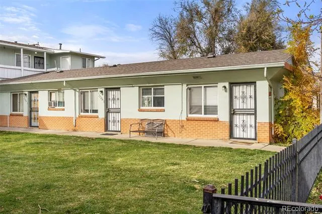 1129 Akron Street Aurora, CO 80010