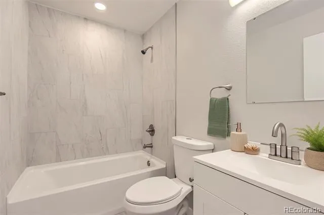 1811 S Quebec Way #31 Denver, CO 80231