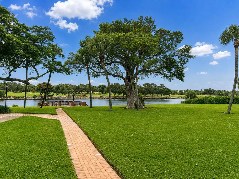 308 Golfview Road #405 North Palm Beach, FL 33408