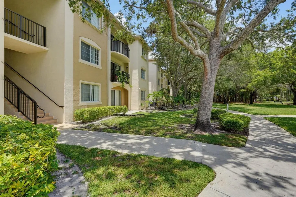 400 CRESTWOOD COURT #417 Royal Palm Beach, FL 33411