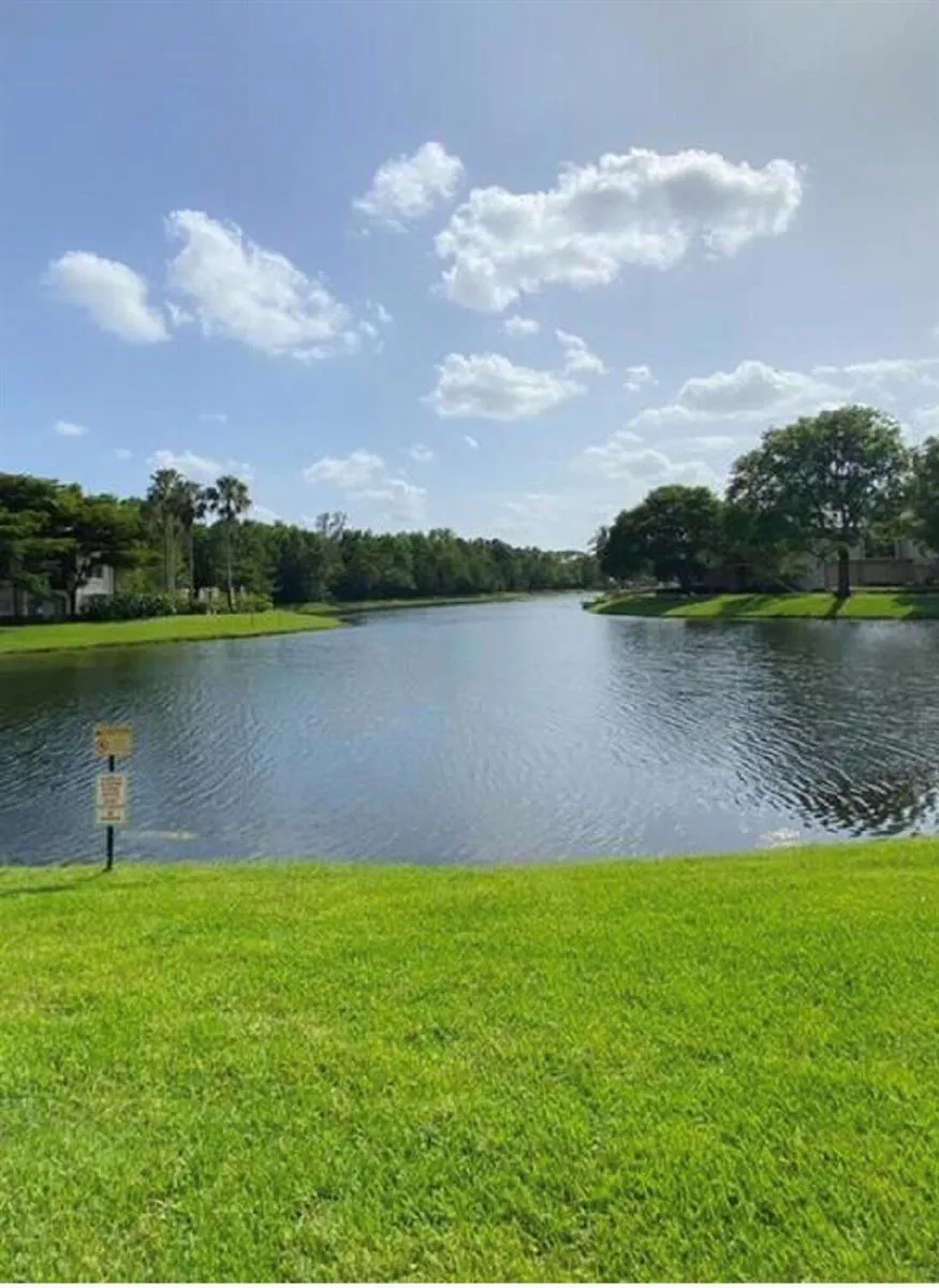 400 CRESTWOOD COURT #417 Royal Palm Beach, FL 33411