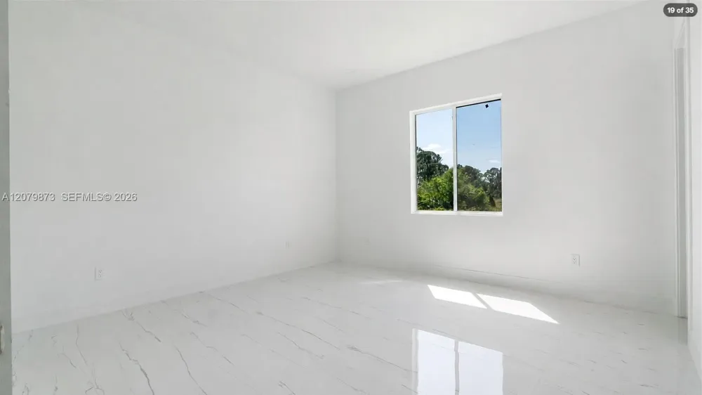 1036 CAPETOWN Lehigh Acres, FL 33974