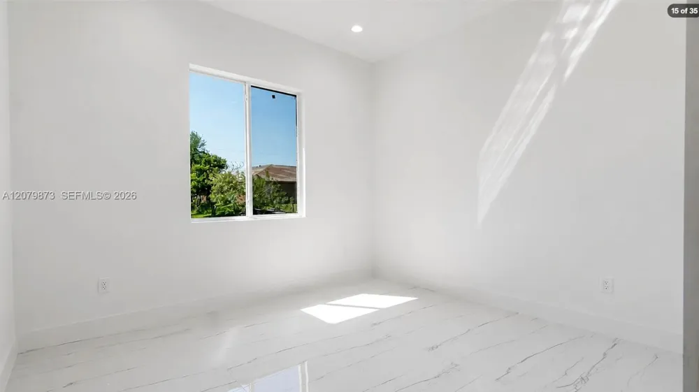 1036 CAPETOWN Lehigh Acres, FL 33974