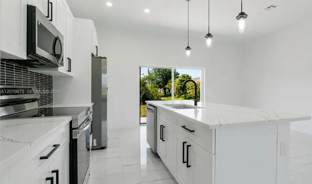 1036 CAPETOWN Lehigh Acres, FL 33974