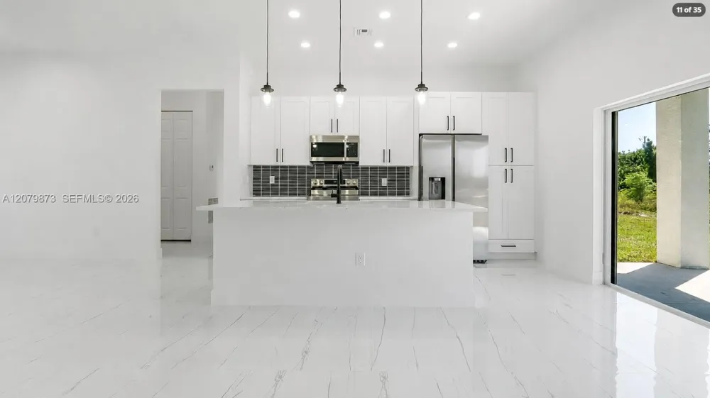 1036 CAPETOWN Lehigh Acres, FL 33974