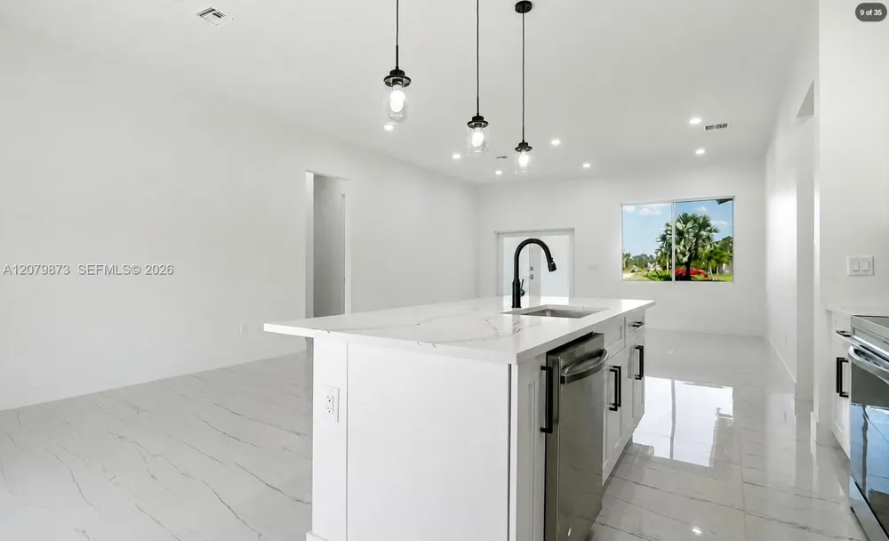 1036 CAPETOWN Lehigh Acres, FL 33974