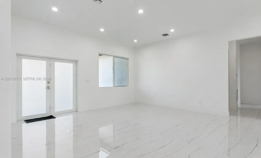 1036 CAPETOWN Lehigh Acres, FL 33974