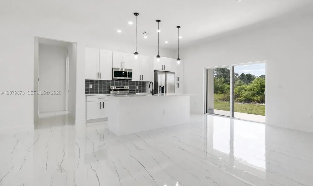 1036 CAPETOWN Lehigh Acres, FL 33974