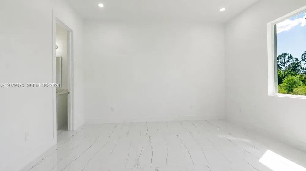 1036 CAPETOWN Lehigh Acres, FL 33974