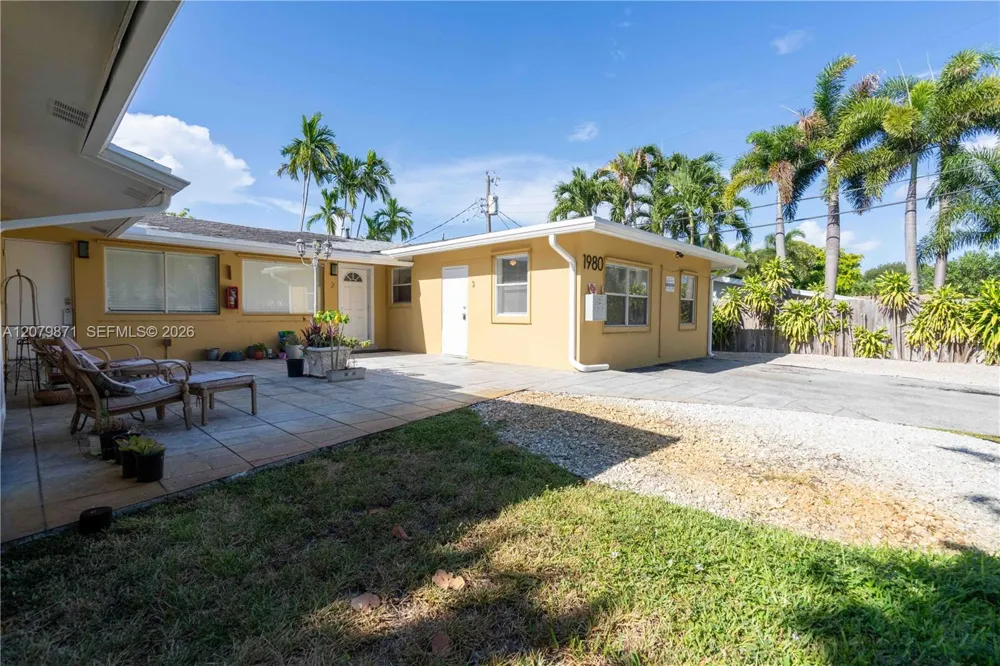 1980 NE 38th St #3 Oakland Park, FL 33308