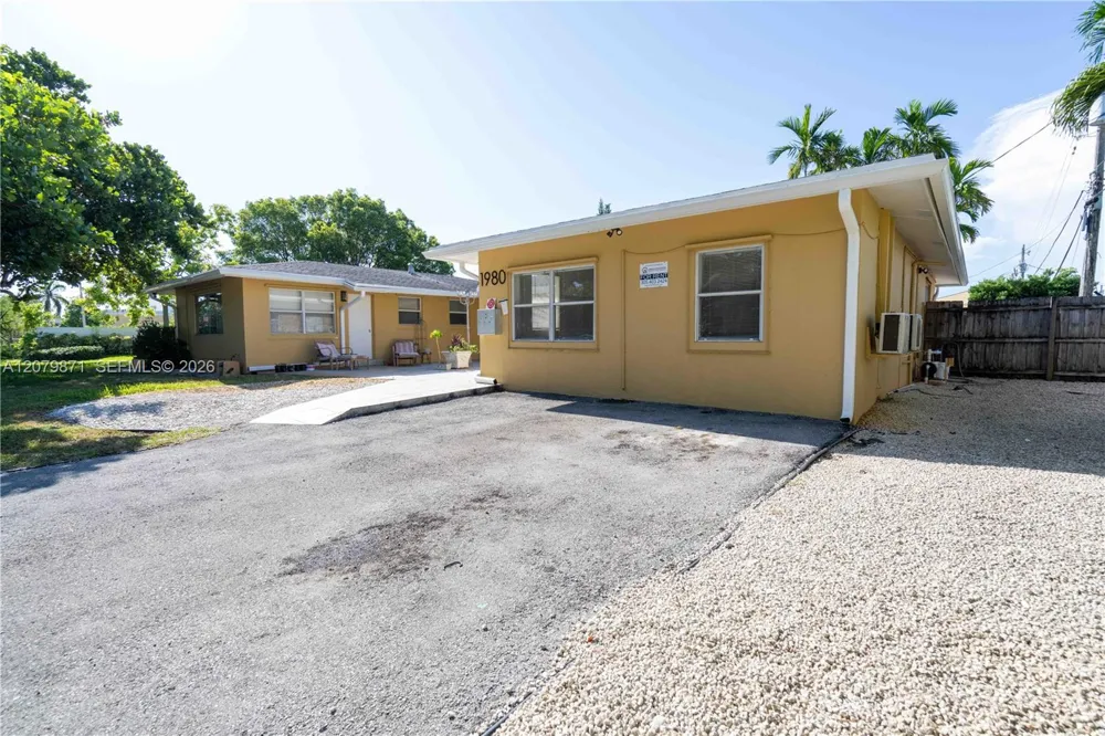 1980 NE 38th St #3 Oakland Park, FL 33308