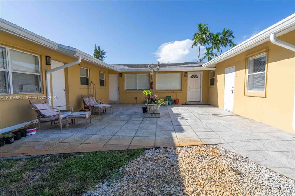 1980 NE 38th St #3 Oakland Park, FL 33308