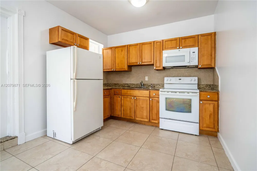 1980 NE 38th St #3 Oakland Park, FL 33308