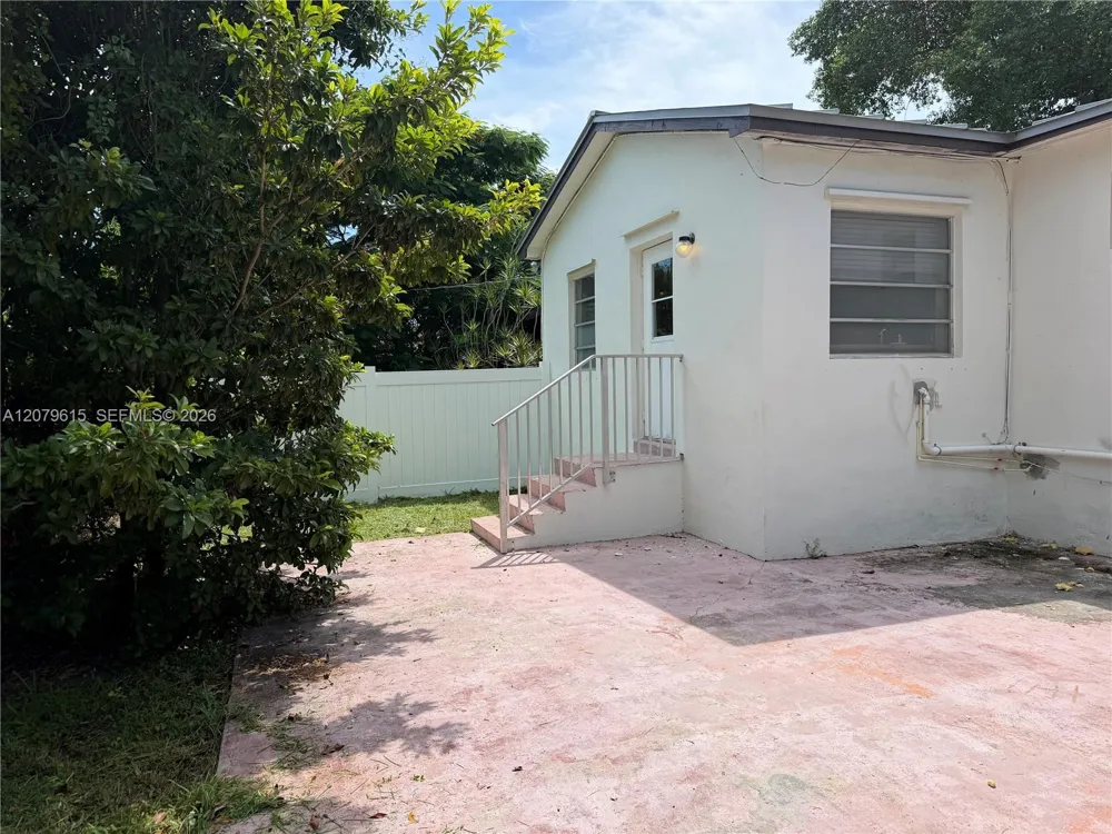 2725 SW 82 Avenue #A Miami, FL 33155