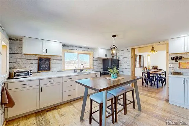 10589 County Road 102 Guffey, CO 80820
