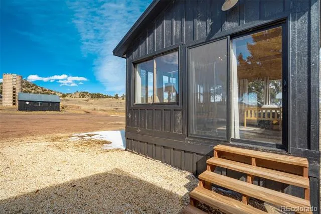 10589 County Road 102 Guffey, CO 80820