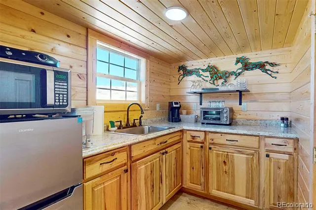 10589 County Road 102 Guffey, CO 80820