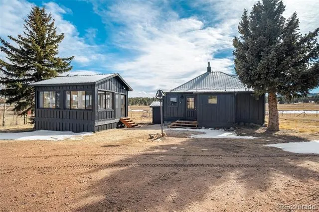 10589 County Road 102 Guffey, CO 80820