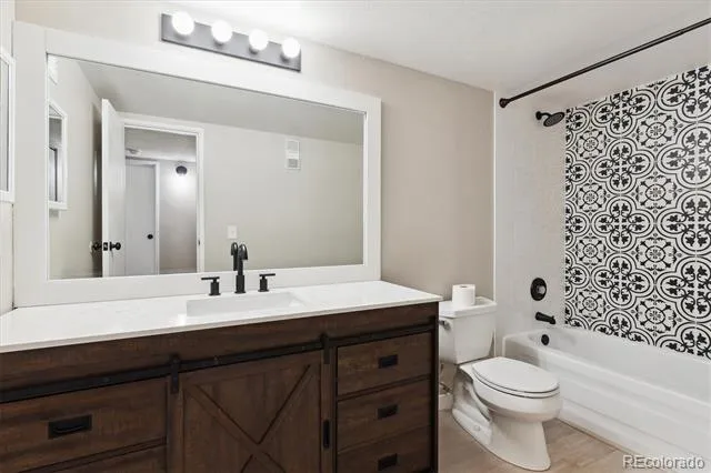 3335 S Ammons Street #103 Lakewood, CO 80227