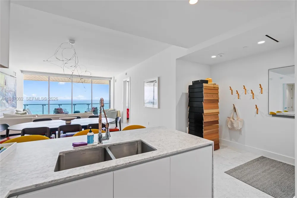 5775 Collins Ave #1602 Miami Beach, FL 33140