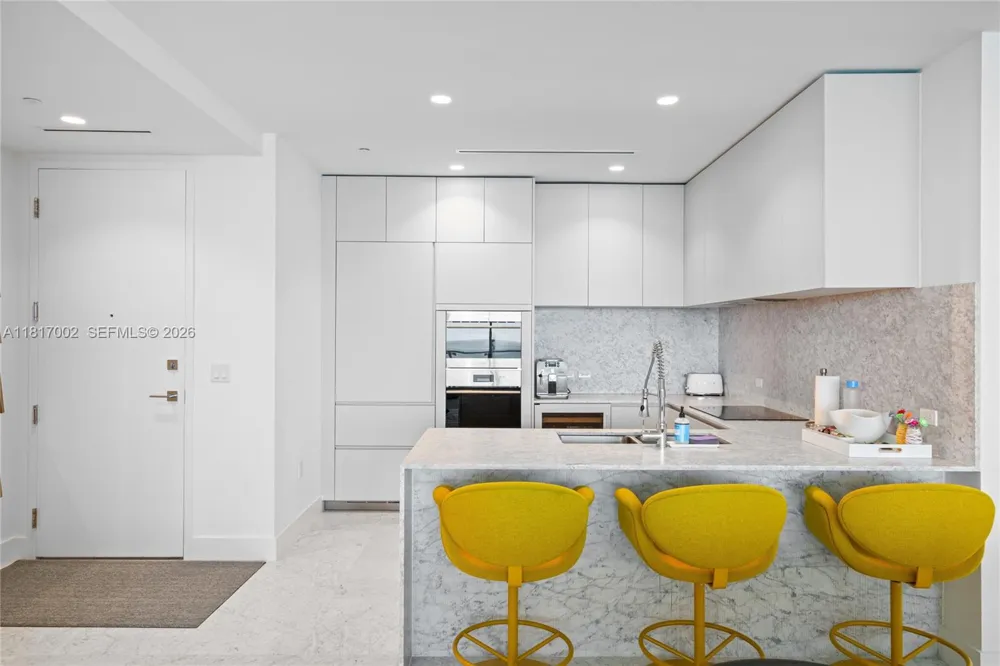 5775 Collins Ave #1602 Miami Beach, FL 33140
