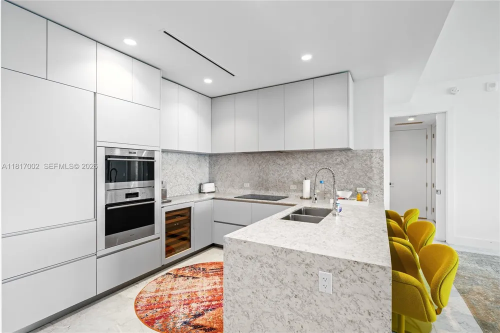 5775 Collins Ave #1602 Miami Beach, FL 33140