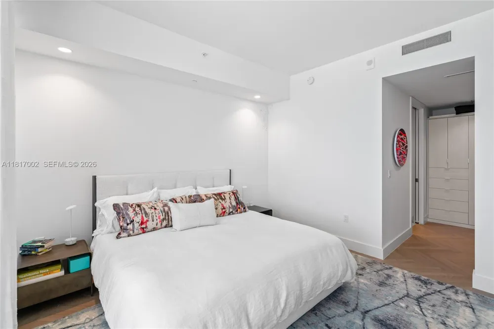 5775 Collins Ave #1602 Miami Beach, FL 33140